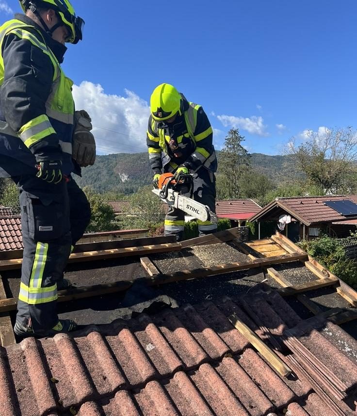 Brand Hütte in einer Schrebergartenanlage (Bild 2)